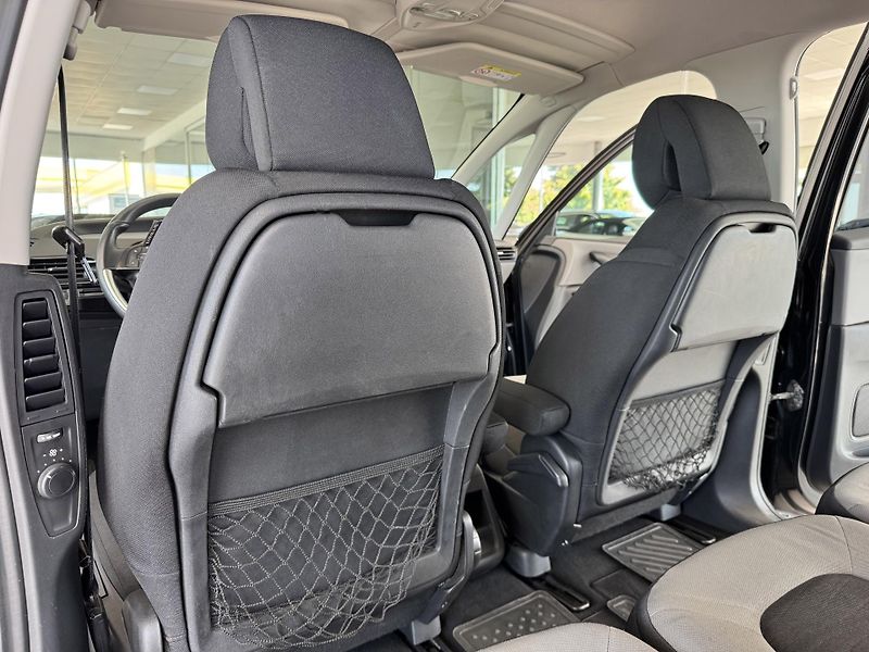 Citroën Grand C4 Picasso 1,6HDi 88kW*Navi*PDC*LED*7Míst - fotka 15 z 31