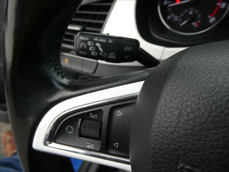 Škoda Fabia 1,2 TSi 2xkola,auto klima,temp - fotka 30 z 42