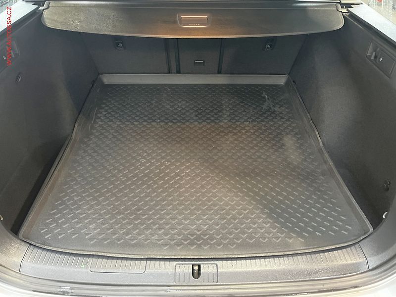 Volkswagen Golf (2015) 1.6 TDi Variant, Comfortline - fotka 7 z 18