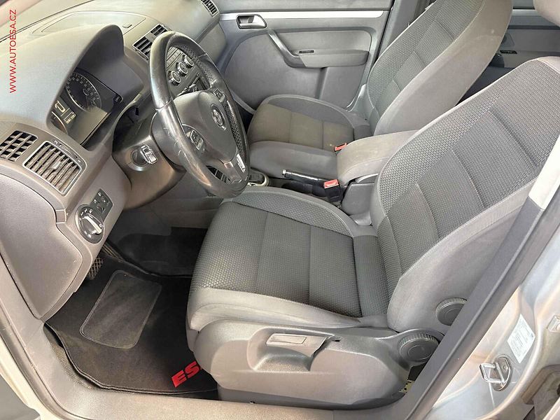 Volkswagen Touran (2014) 2.0 TDi, Comfortline, DSG - fotka 9 z 16