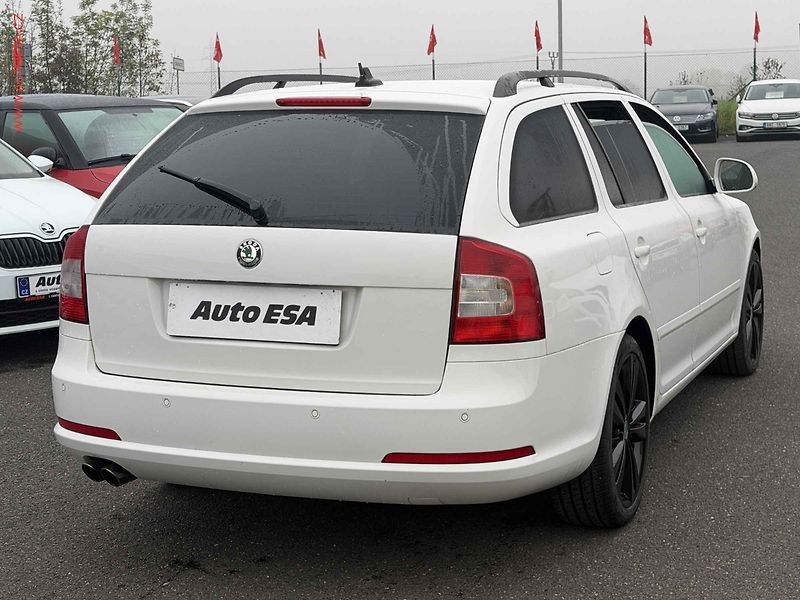 Škoda Octavia (2012) 2.0 TDi, RS, DSG, xenon - fotka 4 z 18