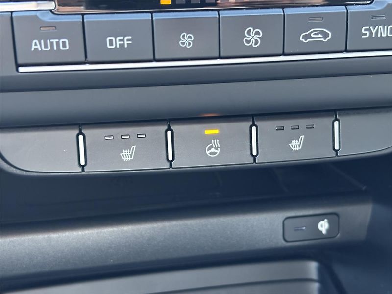 Kia Ceed 1,5 TGDi TOP ZÁRUKA TOP STAV - fotka 28 z 42