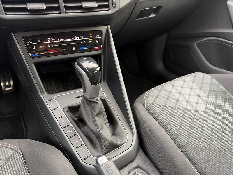 Volkswagen Taigo (2022) 1.5 TSI R-line DSG - fotka 13 z 22