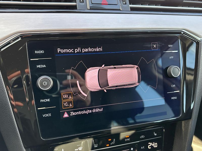 Volkswagen Passat ELEGANCE - fotka 19 z 27