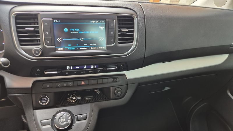 Peugeot Traveller (2021) 2.0 BlueHDi ALLURE L3 - fotka 11 z 25