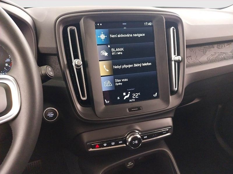 Volvo XC40 (2024) T2 - fotka 12 z 21