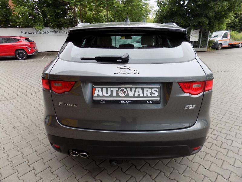 Jaguar F-Pace (2017) 2.0 D Původ ČR  - fotka 6 z 19