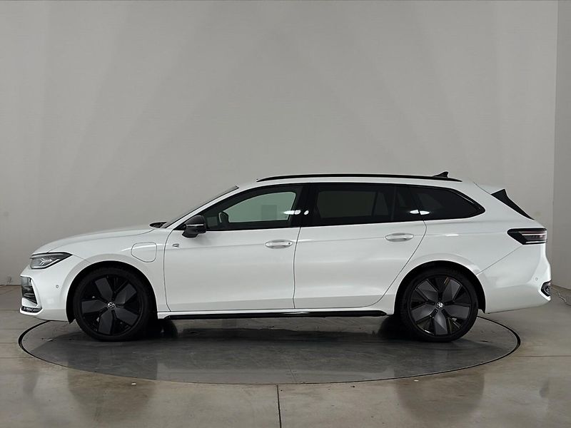 Volkswagen Passat R-Line People - fotka 3 z 31