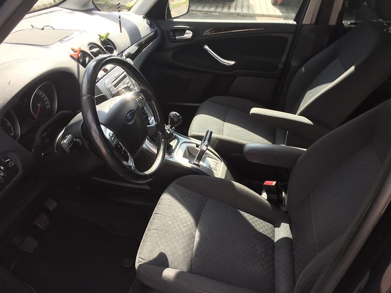 Ford Galaxy (2007) Ghia - 2,0TDCi - fotka 10 z 25