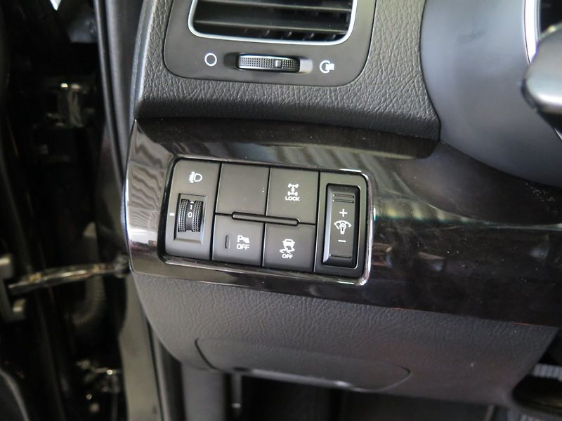 Kia Sorento (2013) 2.2CRDi,4x4,kamera,tažné - fotka 12 z 28