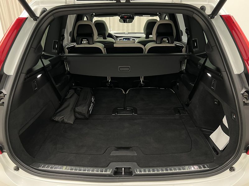 Volvo XC90 B5 AWD R-DESIGN 7 MÍST AUT - fotka 5 z 48
