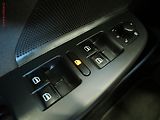 Volkswagen Golf (2011) 1.6 TDi, AC, park.asist - náhled 14