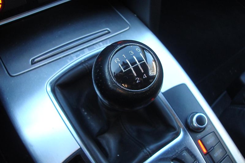 Audi A6 (2010) Avant 2.7 TDi, S-Line, Nová ST - fotka 47 z 56
