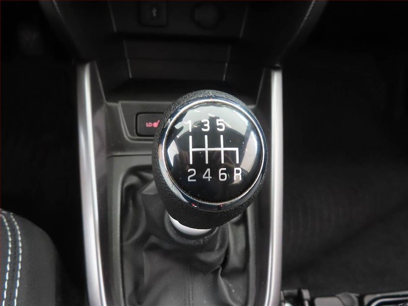 Suzuki Vitara (2023) 1.4 BoosterJet - fotka 13 z 22