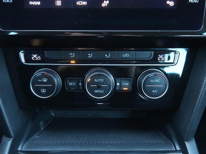 Volkswagen Passat (2019) 2.0 TDI, Automat, Serv.kniha - fotka 18 z 19