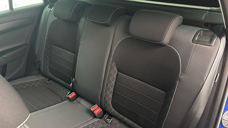 Škoda Fabia 1.0 TSI Black Combi - fotka 16 z 24