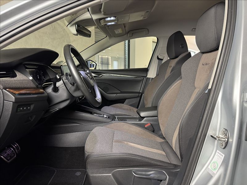 Škoda Octavia 2,0 TDi  DSG 4x4 Scout Virtual - fotka 22 z 46