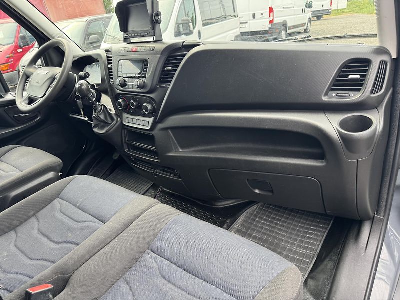 Iveco Daily 3.0,7míst,klima,TZ:3.500kg,DPH - fotka 24 z 33