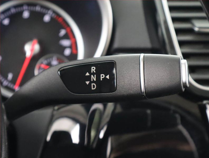 Mercedes-Benz GLS (2016) 500 4MATIC - fotka 13 z 29