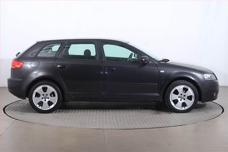 Audi A3 (2008) 1.6, Serv.kniha, nová STK - fotka 6 z 15