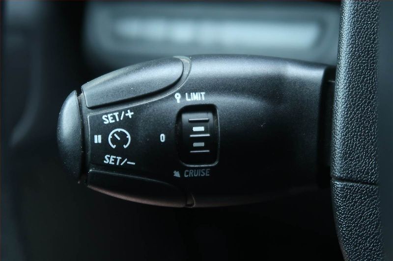 Peugeot 208 (2018) 1.2 PureTech, Serv.kniha - fotka 16 z 17