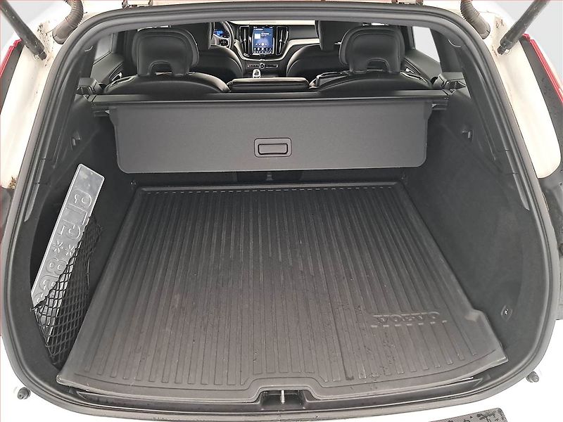 Volvo XC60 (2023) B4 AWD - fotka 14 z 17