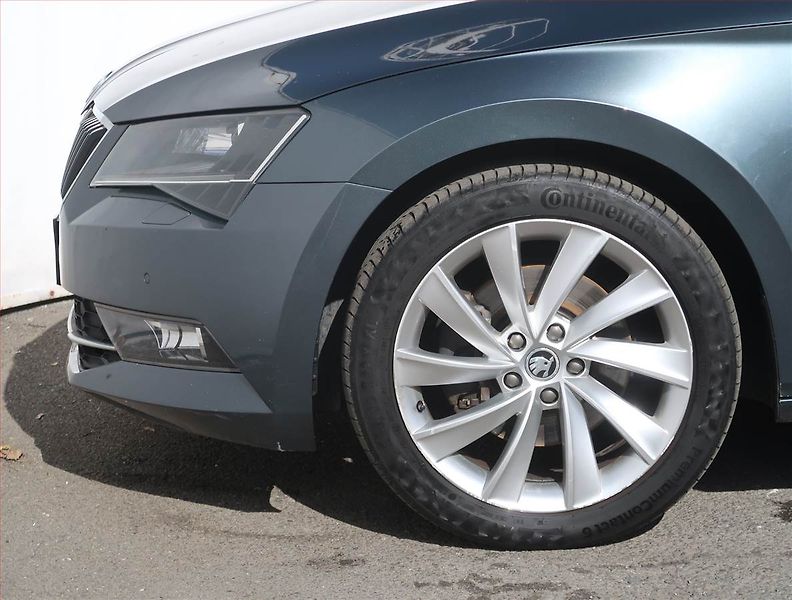 Škoda Superb (2016) Style 2.0 TDI 4x4, 4X4, ČR - fotka 15 z 23