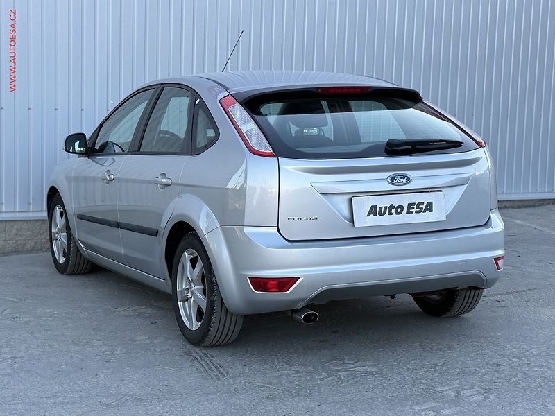 Ford Focus (2011) 1.6 i, ČR, servis.kniha, AC - fotka 6 z 15