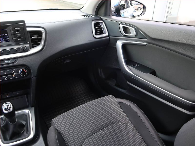 Kia Ceed (2020) Silver 1.0 T-GDI, Serv.kniha - fotka 8 z 17