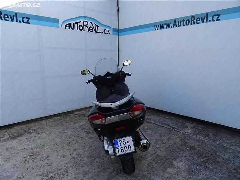 Honda SH 300i.