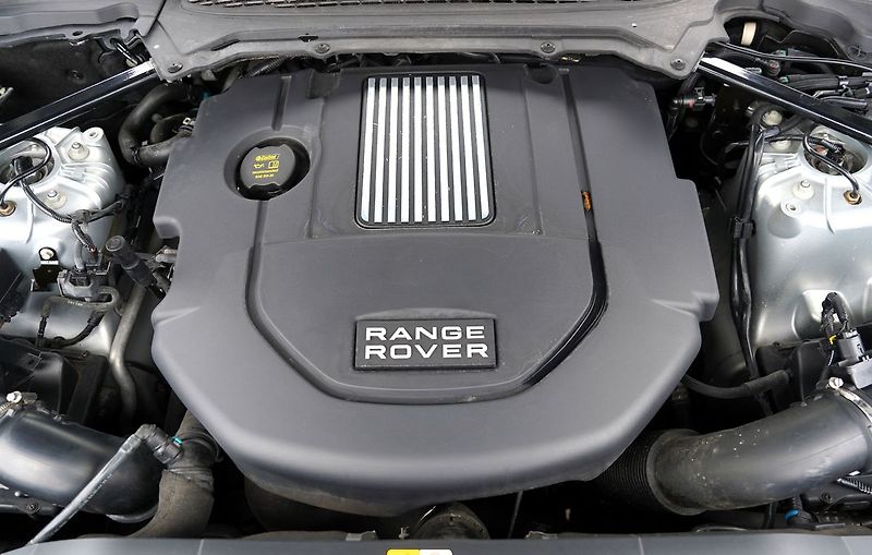 Land Rover Range Rover 3.0 SDV6 Vogue/4x4/260 PS/ČR - fotka 10 z 48