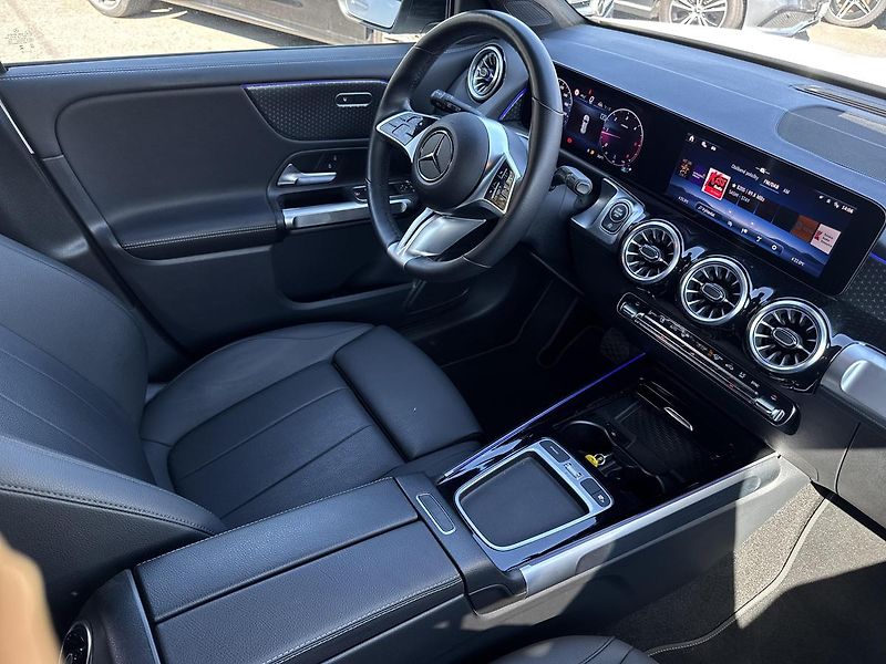 Mercedes-Benz GLB 200d 4MATIC - fotka 12 z 15