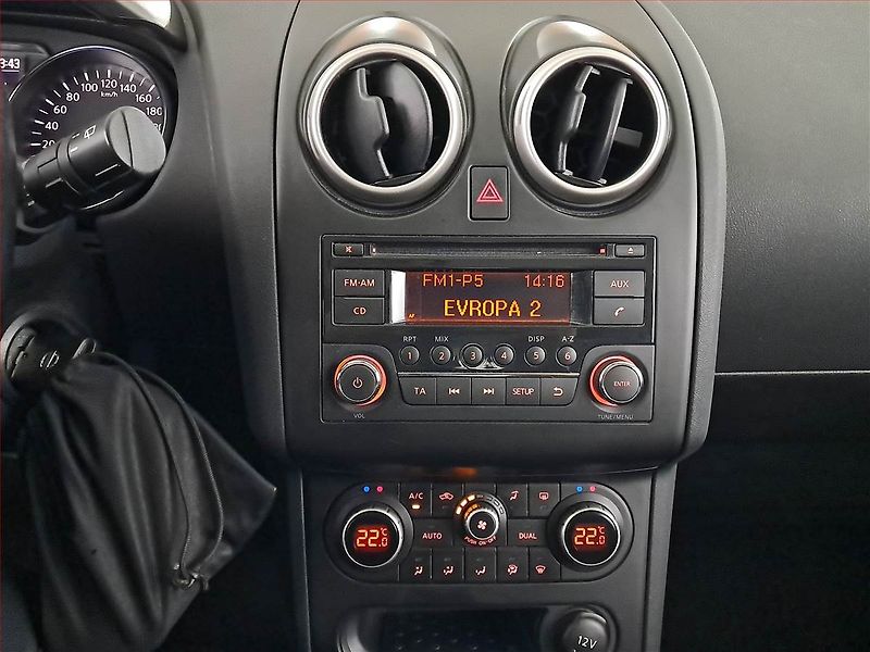 Nissan Qashqai (2012) 2.0 dCi, 4X4, Tempomat - fotka 12 z 18