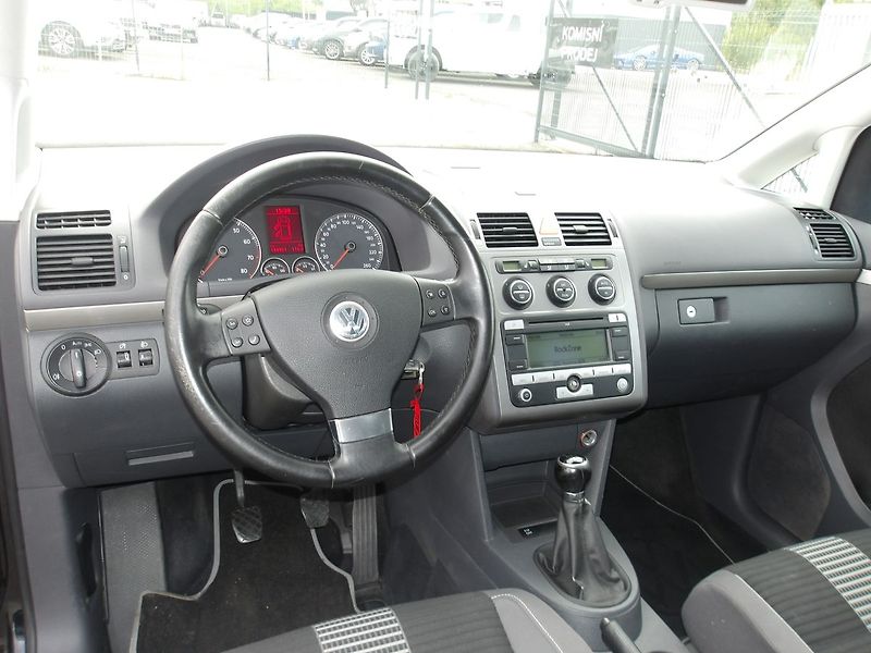 Volkswagen Touran 1,6i 75kW ! KRASAVEC !!! - fotka 21 z 26