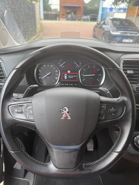 Peugeot Traveller (2021) L3 2.0 BlueHDI EAT VIP_KP - fotka 14 z 15
