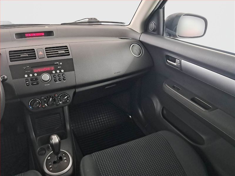 Suzuki Swift (2008) 1.3 i, Automat, po STK - fotka 8 z 18