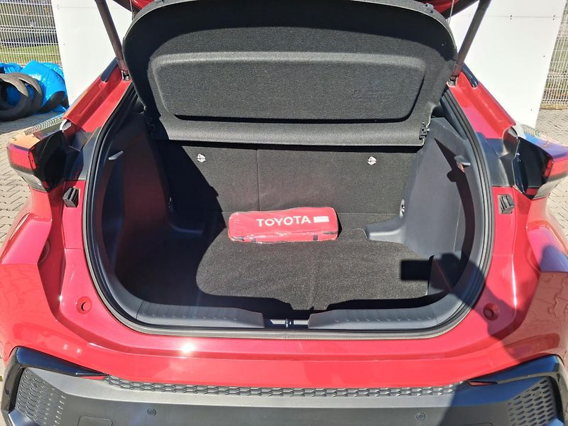 Toyota C-HR 2,0 HEV e-CVT GR Sport - fotka 10 z 24