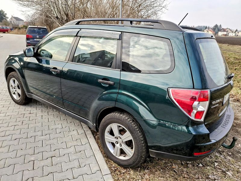 Subaru Forester 2.0 110 kw 4x4 Rezervace - fotka 18 z 38
