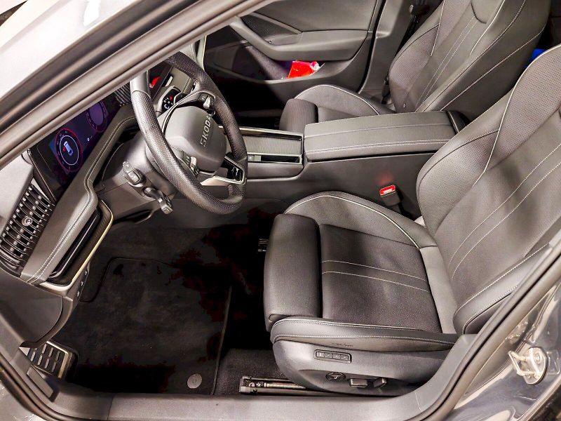 Škoda Superb (2025) 2.0 TDI 142 kW DSG 4x4 Sportli - fotka 25 z 36