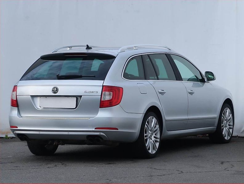 Škoda Superb (2012) Elegance 2.0 TSI, Automat - fotka 5 z 22