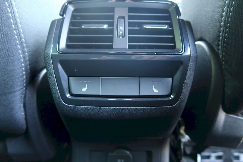 Škoda Karoq (2025) SPORTLINE 1.5 TSI 110 kW DSG - fotka 27 z 29