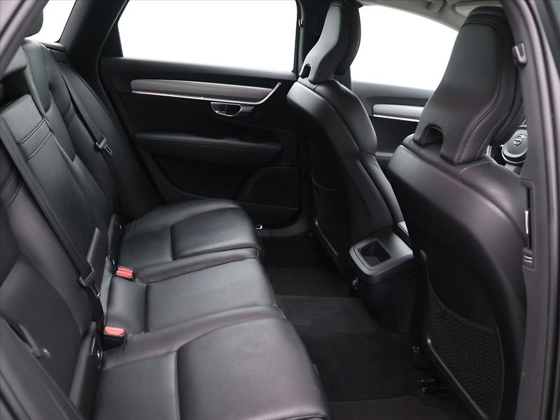 Volvo V90 2,0 T5 184kW Momentum CZ DPH - fotka 13 z 36