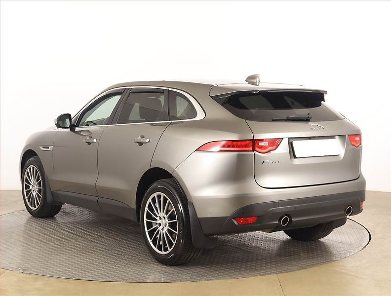 Jaguar F-Pace (2018) 30d AWD, 4X4, Automat - fotka 4 z 21