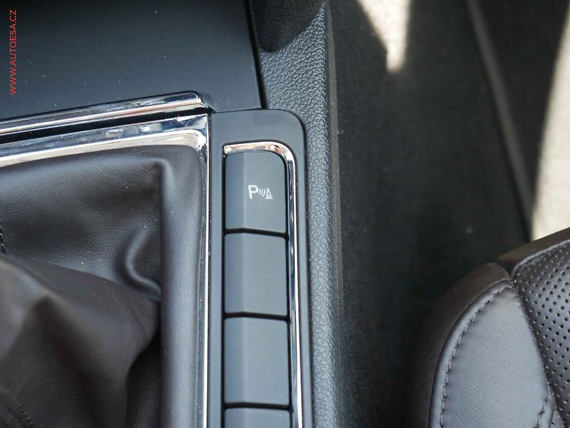 Škoda Superb (2015) 2.0TDi, Navi, bixen - fotka 21 z 26
