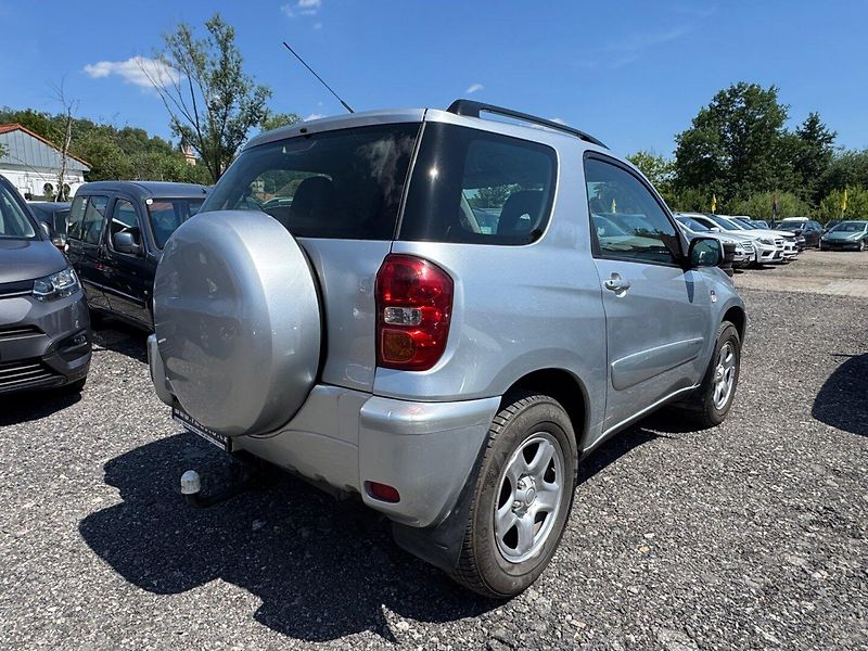 Toyota RAV4 (2005) 2.0 D-4D, 4WD - fotka 6 z 12