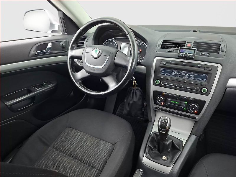 Škoda Octavia (2011) 1.6 TDI, Tempomat - fotka 7 z 16
