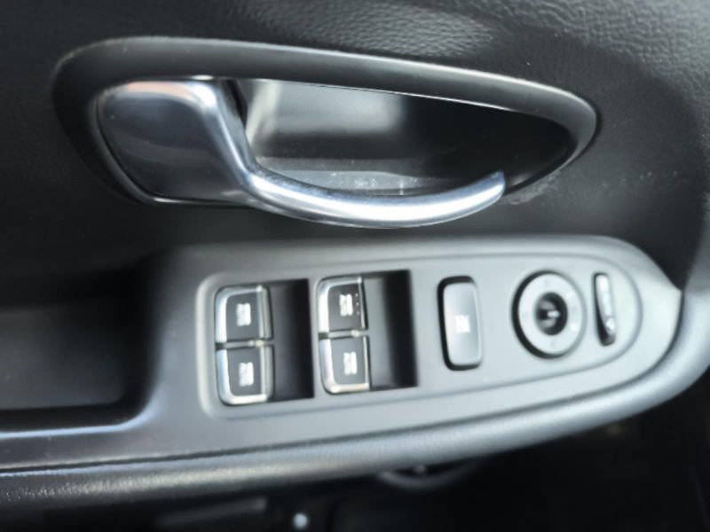 Kia Carens 1.6 i - fotka 16 z 26