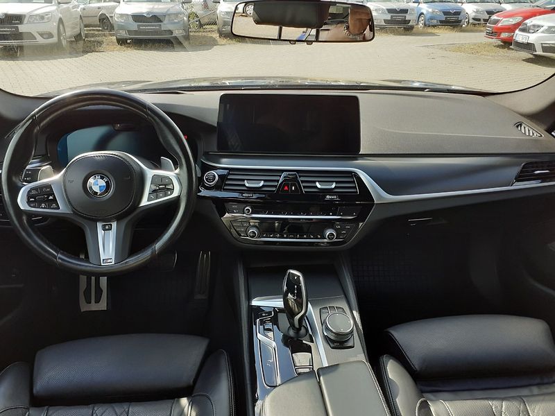 BMW Řada 5 (2023) 540d x Drive 250 Kw  ČR - fotka 7 z 46