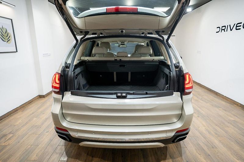 BMW X5 40e 2.0 180 kW xDrive - fotka 35 z 49
