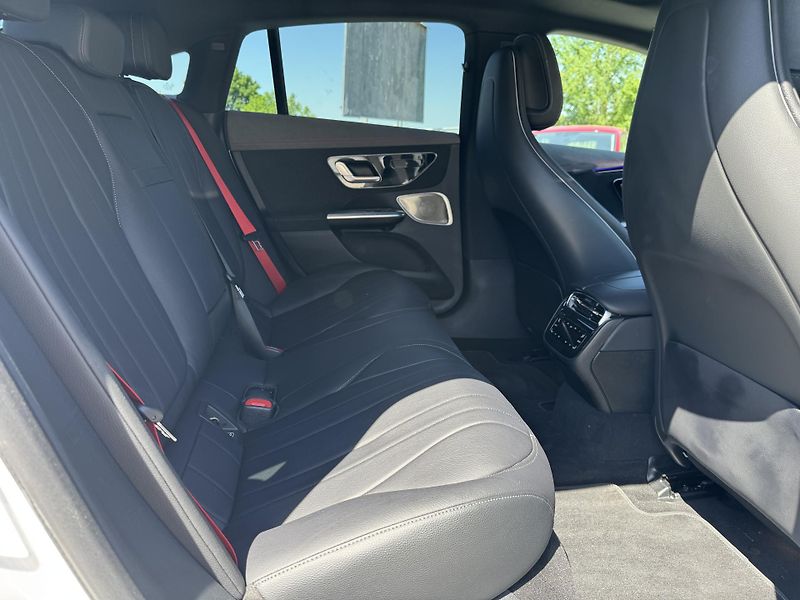 Mercedes-Benz EQE (2023)  500 4-Matic AMG 19000km - fotka 27 z 35